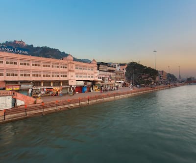 https://imgcld.yatra.com/ytimages/image/upload/t_hotel_yatra_city_desktop/v1484211423/Domestic Hotels/Hotels_Haridwar/Hotel The Ganga Lahari/Overview.jpg